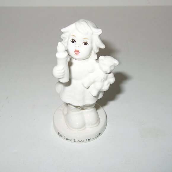 Hummel Figurine  "Christmas Wish" The Love Lives on #2094 4" T TMK10 Club Member - Picture 1 of 6
